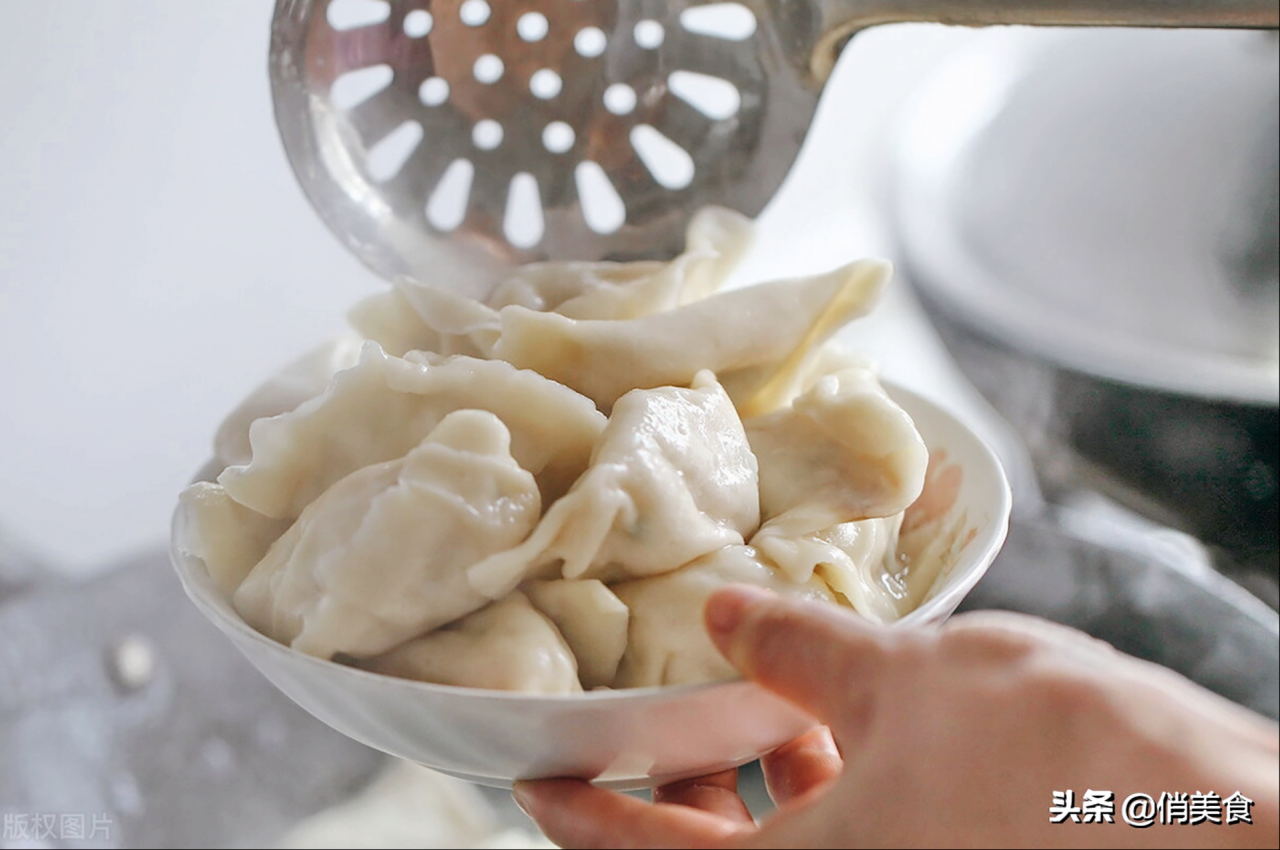 煮饺子新手必看，学会这3点，饺子不粘不破超美味！