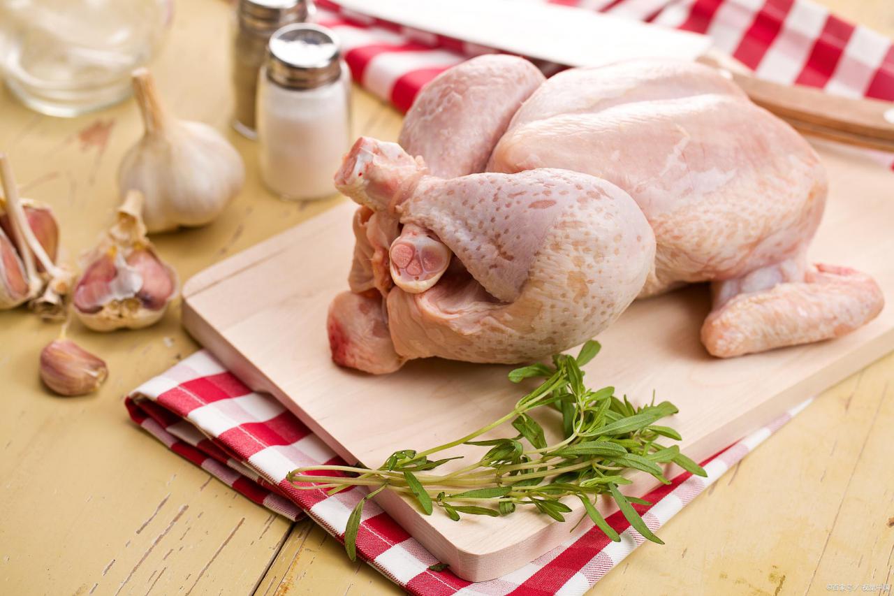 营养丰富的熬鸡汤配料方法和正确熬制步骤，教你如何做好熬鸡汤-东方美食